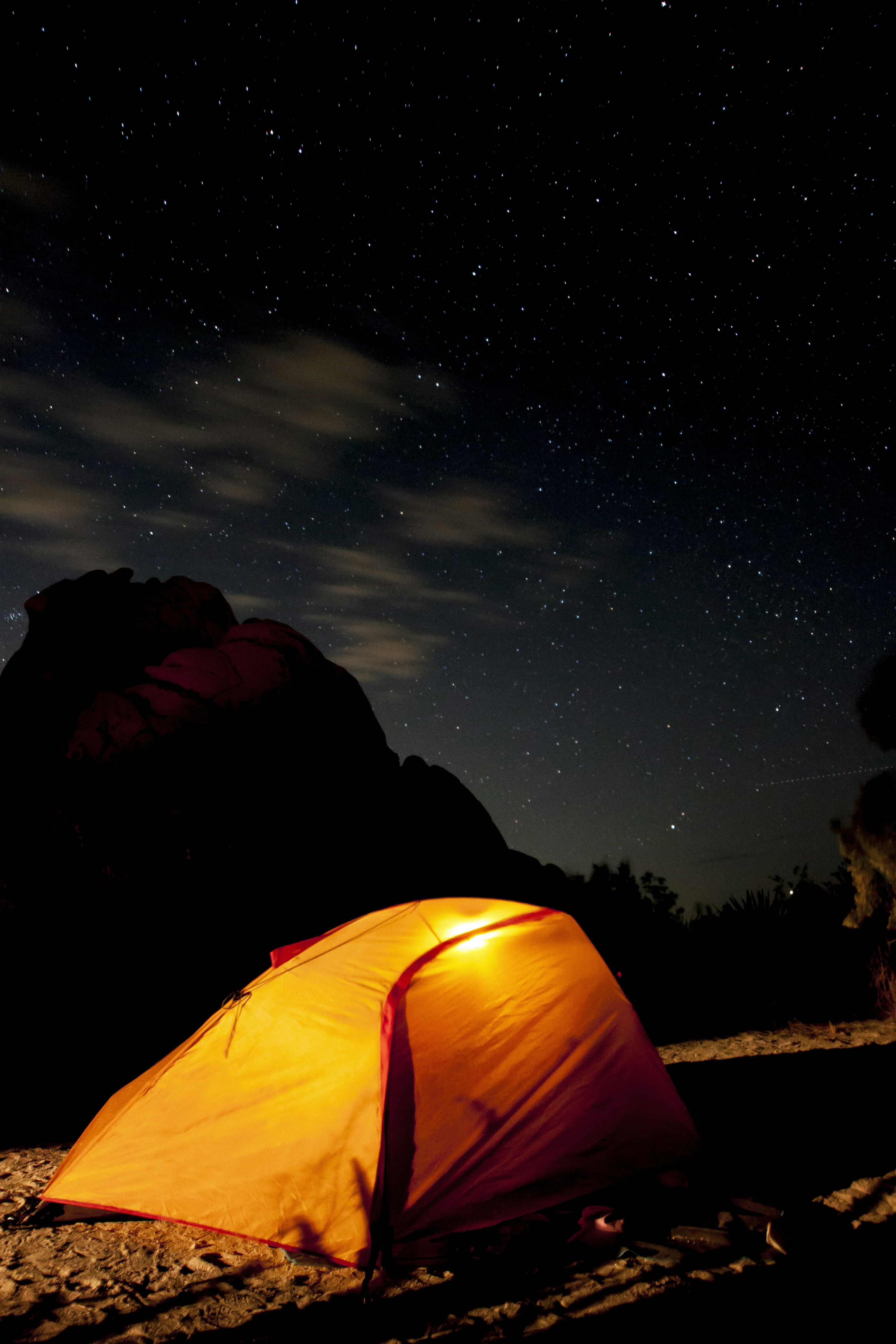 黄色いテントの写真 Unsplashで見つけるキャンプの無料写真