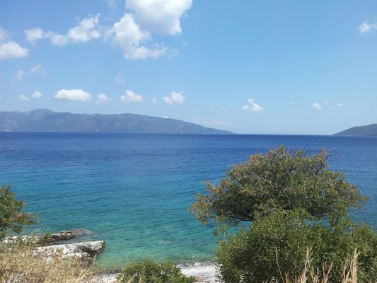 Ocean under blue sky — Kefalonia, Greece