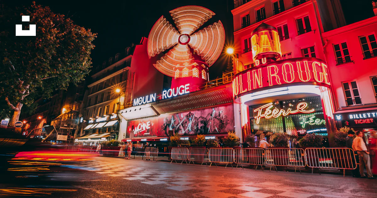Rogue Building Personnes proches de Rogue Building photo – Image gratuite de Paris sur ...