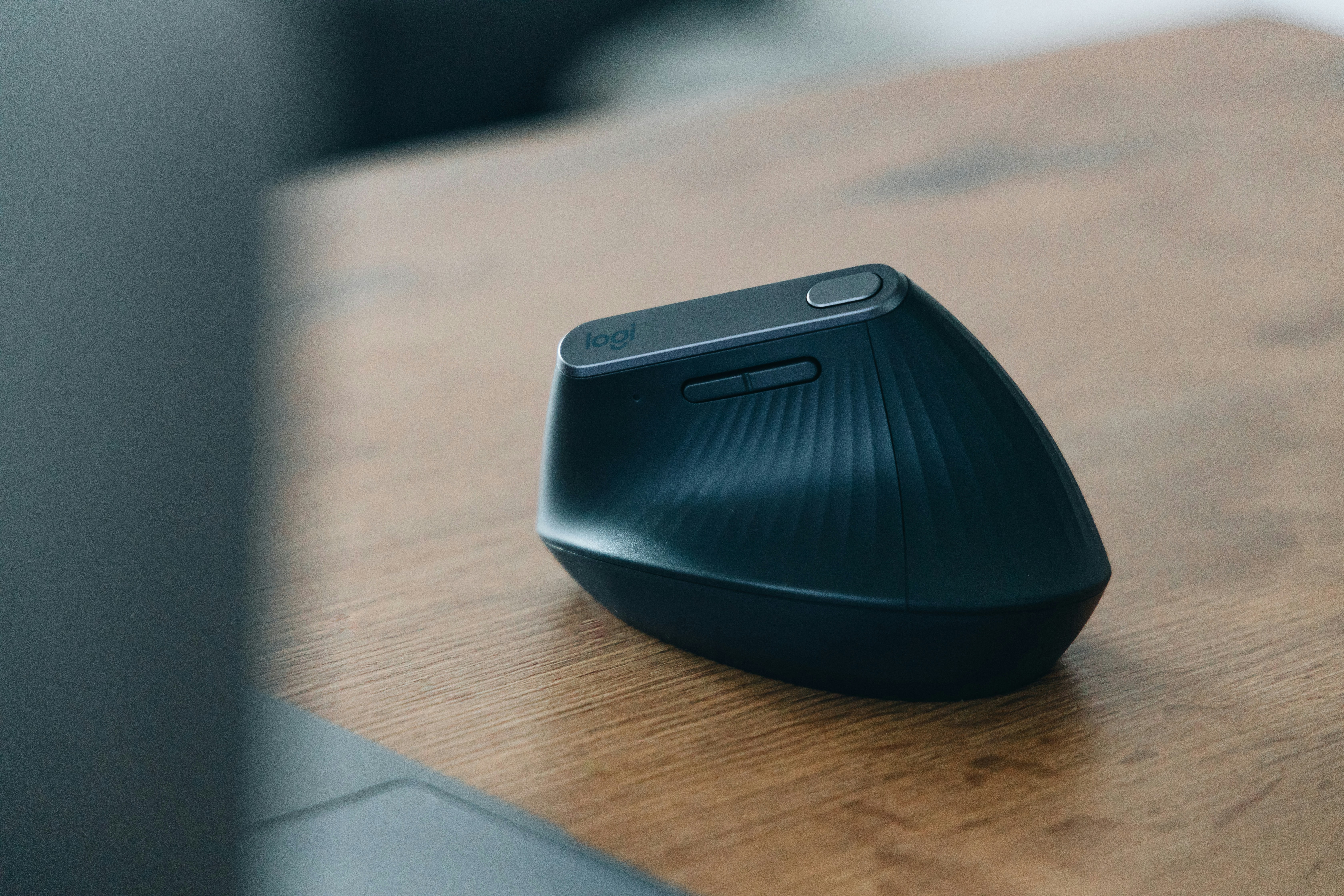 Logitech MX Vertical Mouse Ergonomic Features & Review