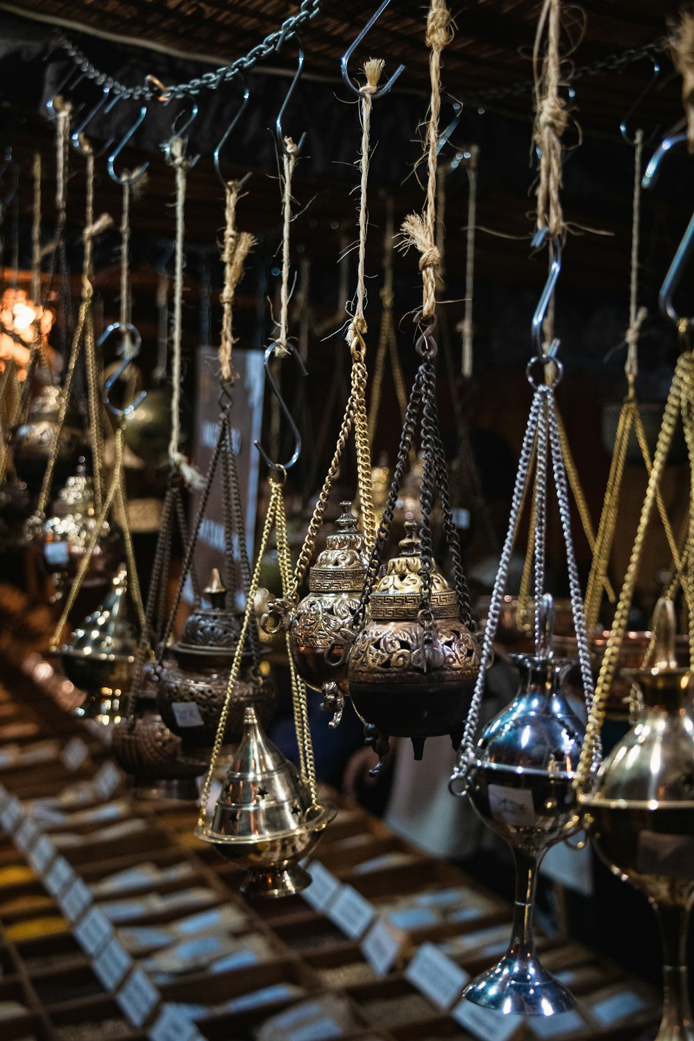 hanged lantern lamps