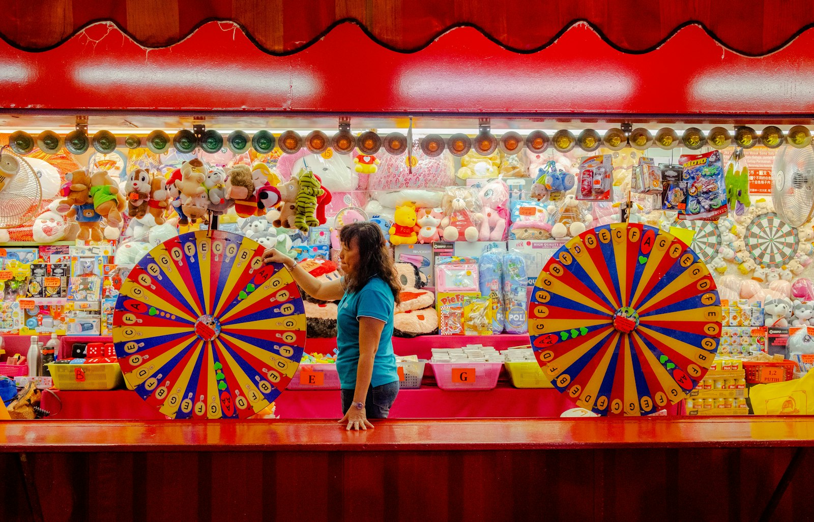 Fujifilm X-Pro2 + Fujifilm XF 23mm F2 R WR sample photo. Woman standing beside plush photography