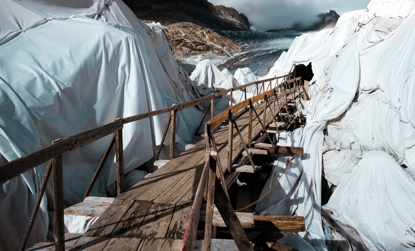 Fujifilm X-T3 + Fujifilm XF 16-55mm F2.8 R LM WR sample photo. Brown wooden bridge photography