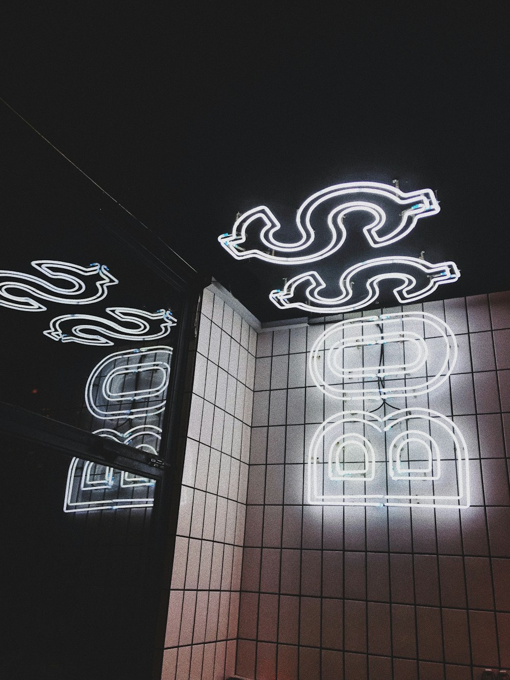 white gasoline station at night photo – Free Machine Image on Unsplash Photo by Gregorius Maximillian on Unsplash