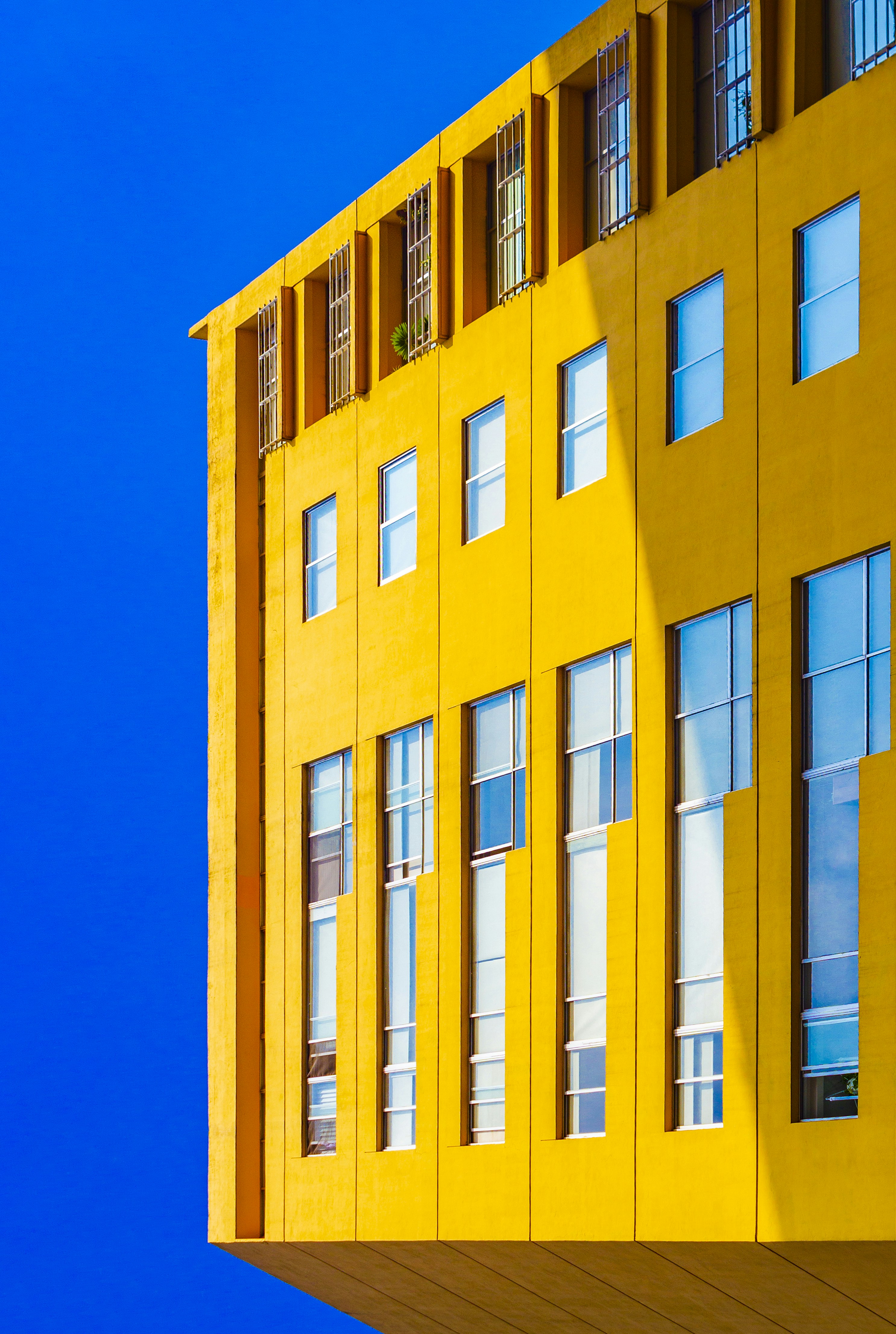 Yellow building photo – Free Minimal Image on Unsplash