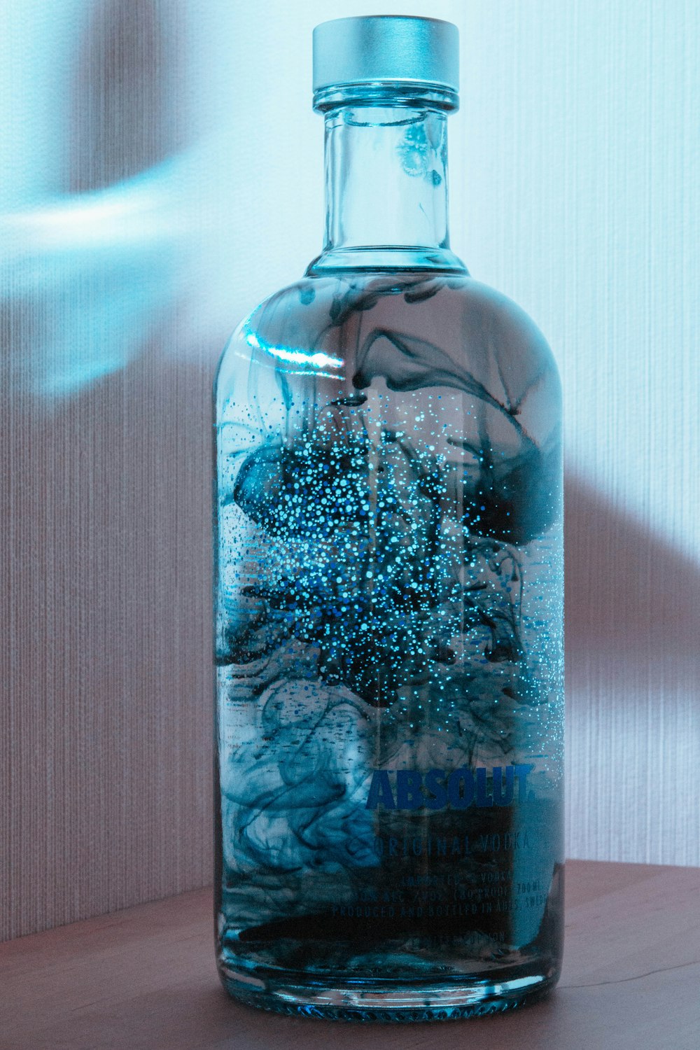 bottiglia di vetro blu