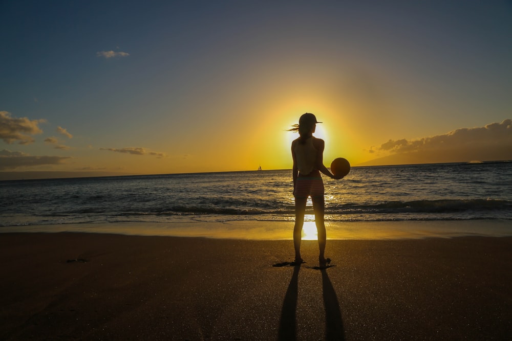 woman's silhouette at a beach