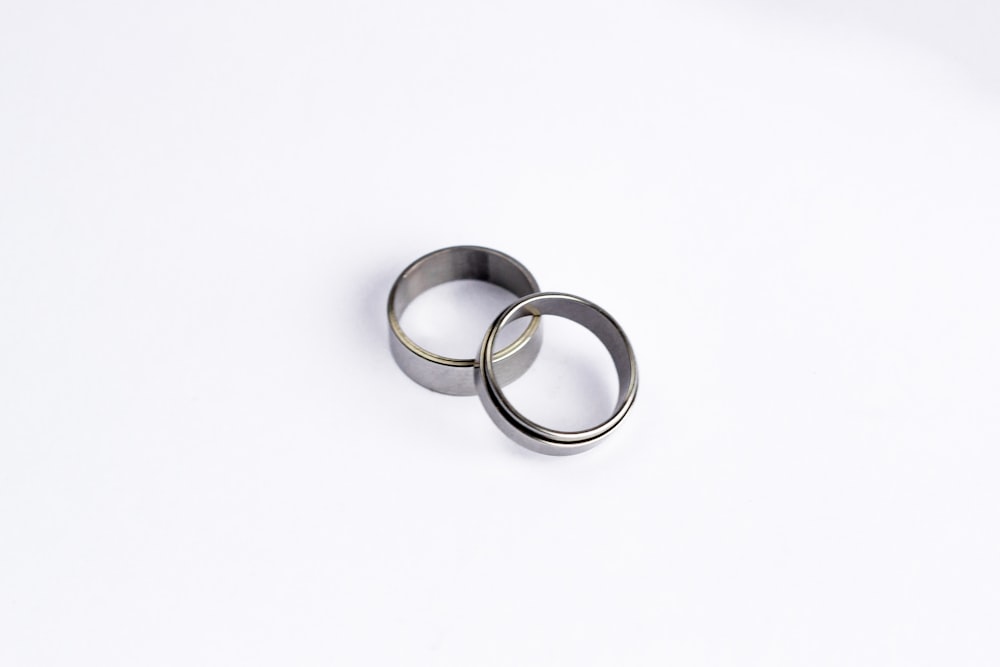 two silver ring band