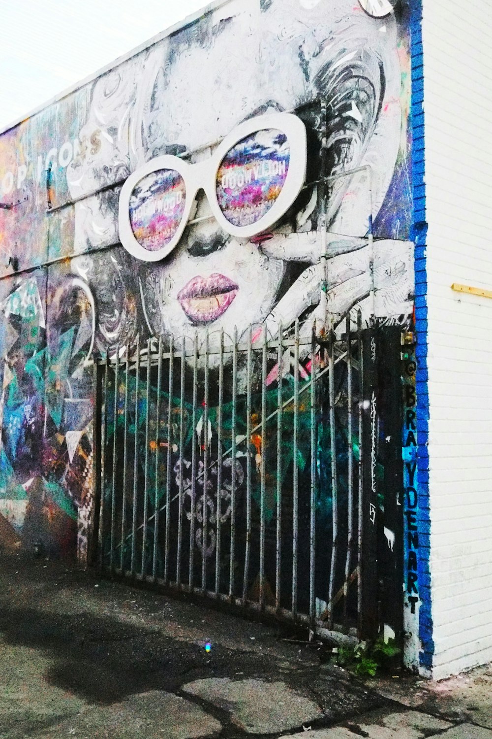 Marilyn Monroe graffiti wall