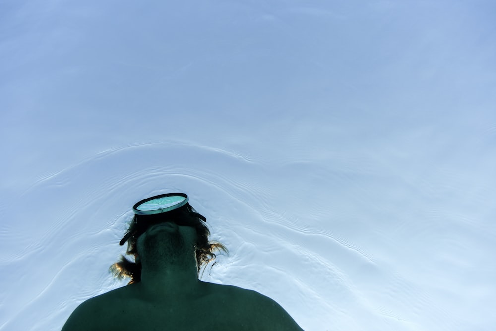 man wearing diving mask
