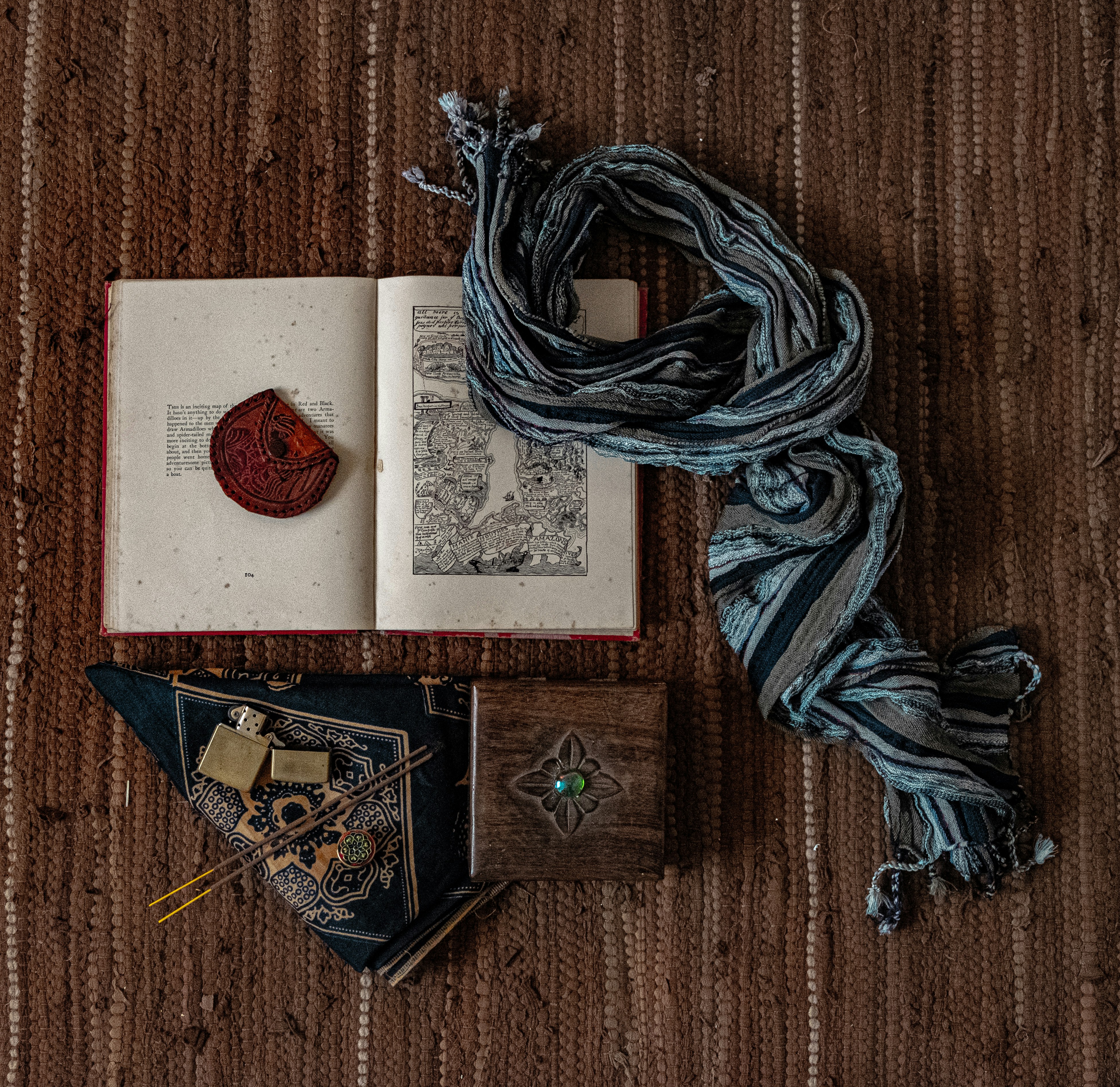 neckerchief: gray scarf