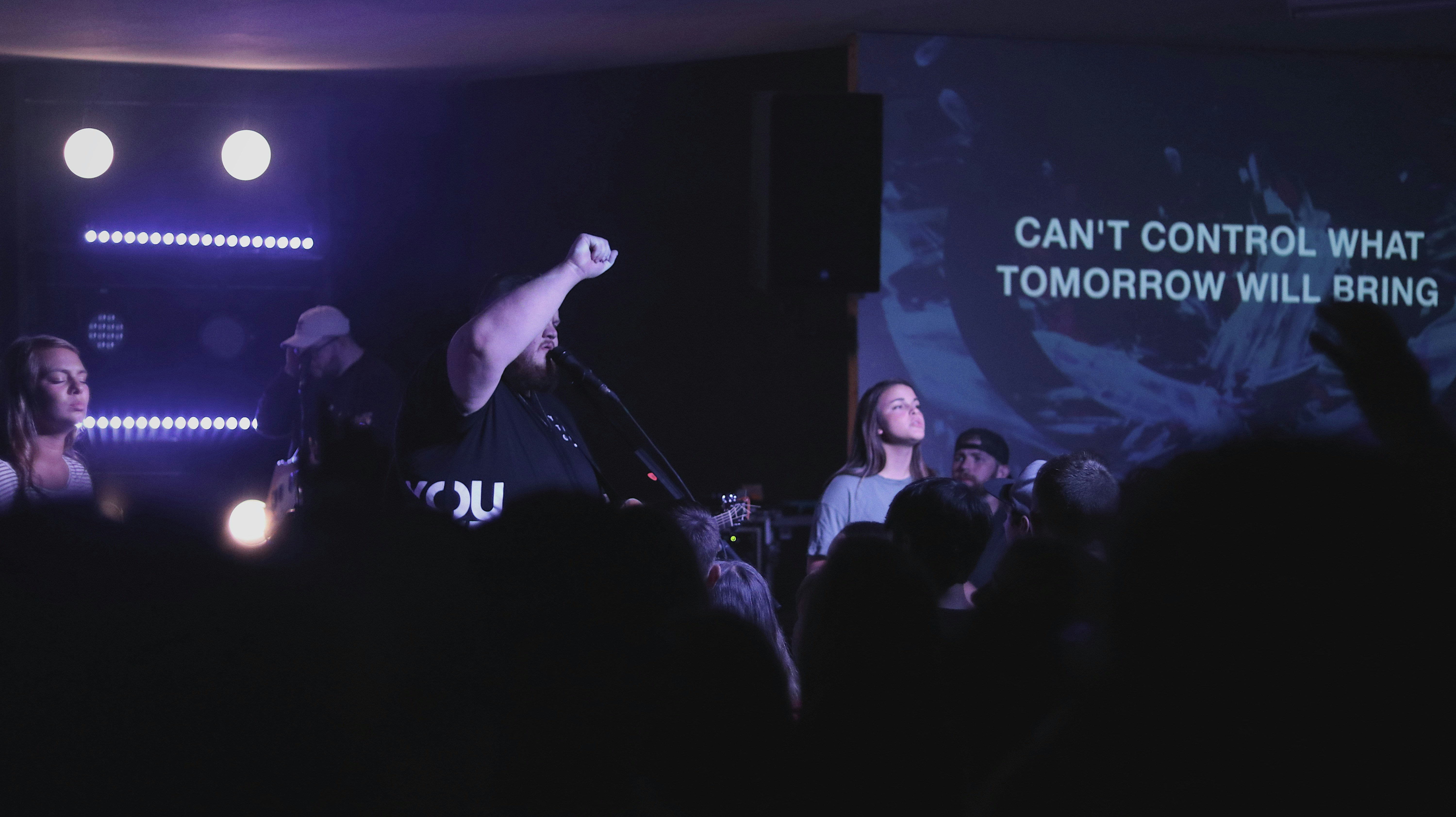 Evolution of In‑Store Live Demos & Interactive Displays in 2026: Edge, Low‑Latency and Retail-First Streaming