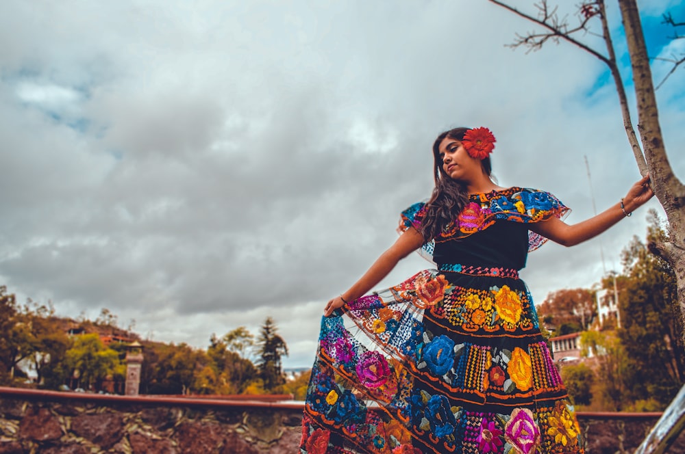 woman wearing multicolored floral dress