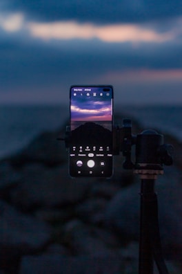 Smartphone on a tripod capturing a night sky full of stars