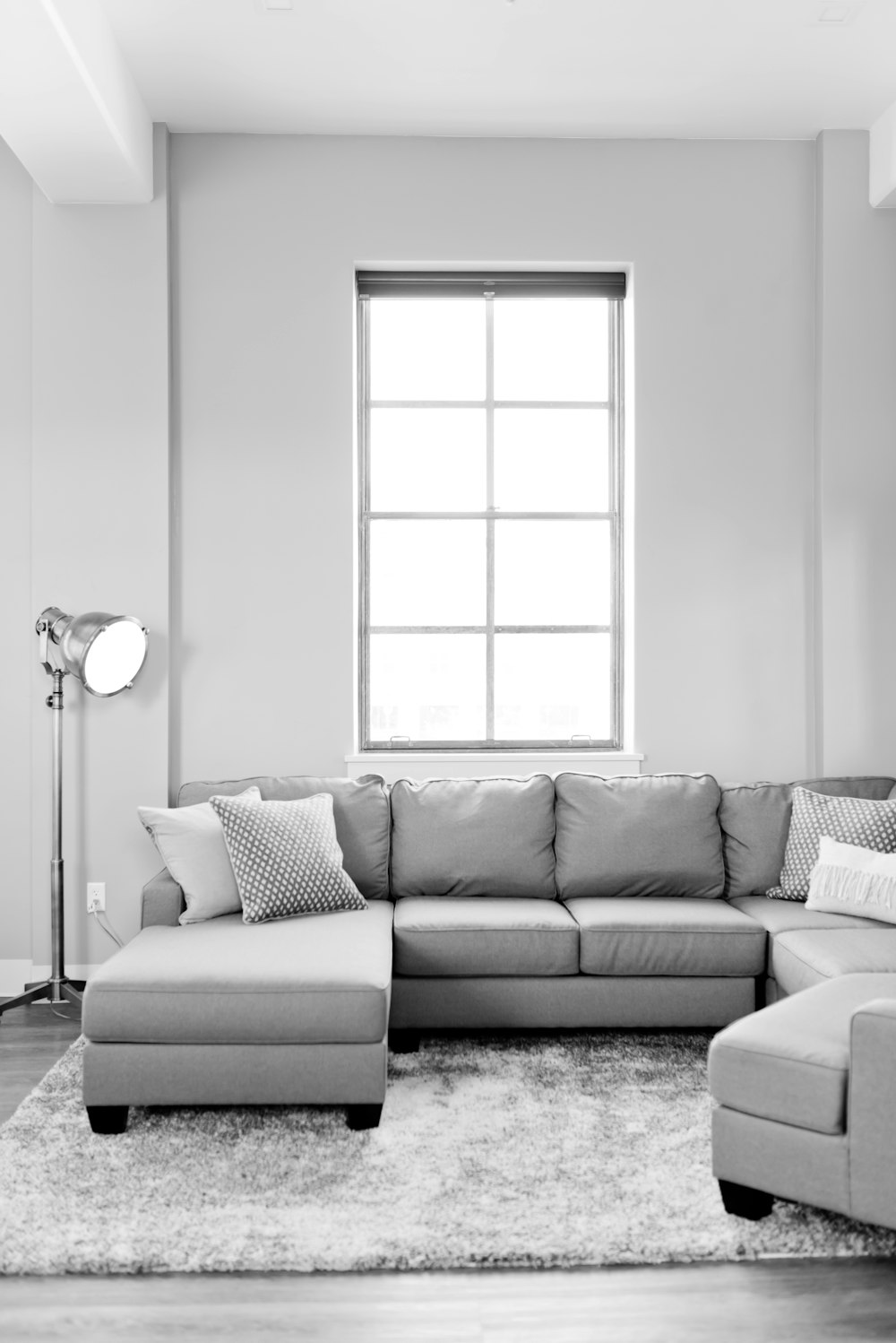 Sofa aus grauem Stoff
