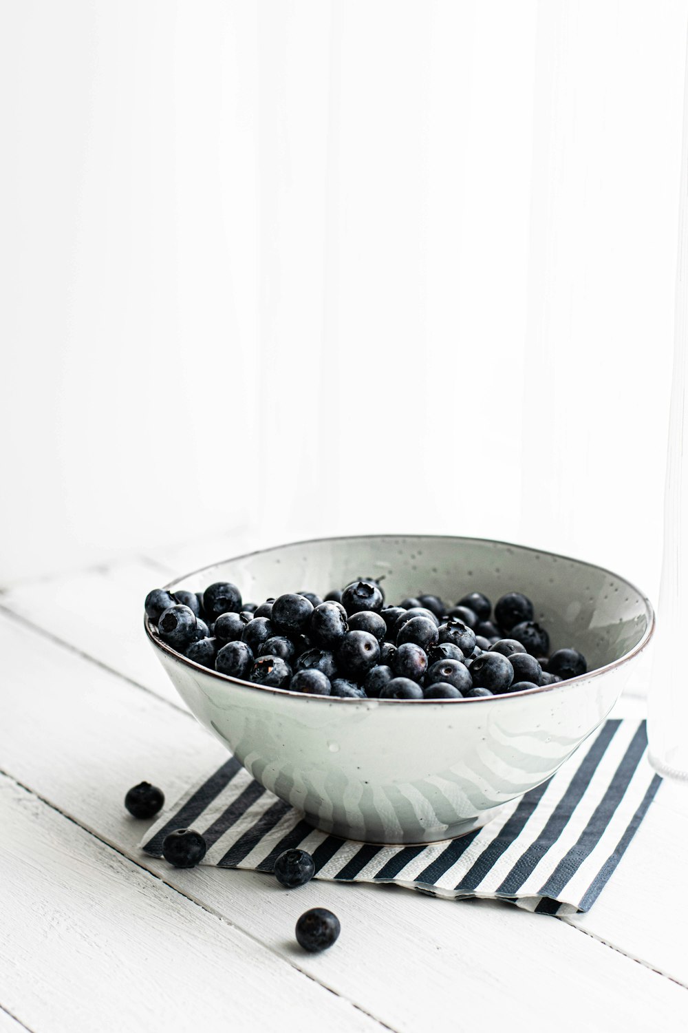 black beans in white ceramic bowl close-up photography