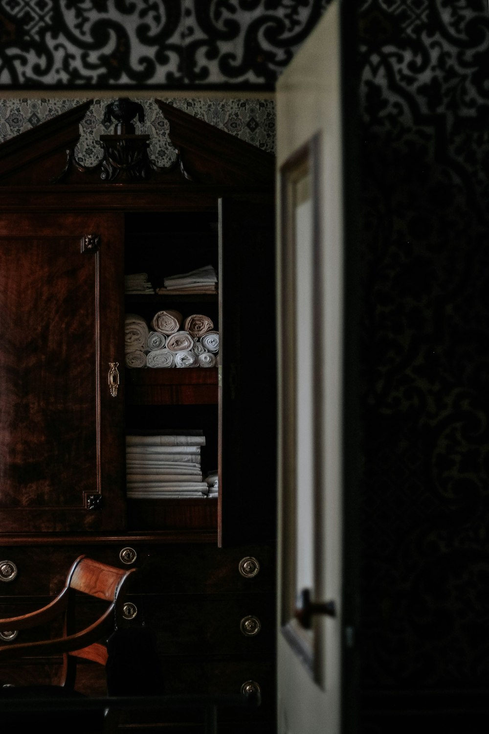 brown wooden cabinet close-up photography