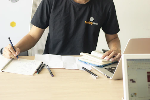 man in black crew-neck t-shirt