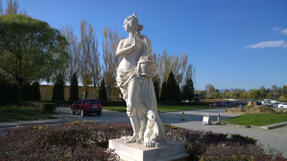 white concrete woman statue close-up photography