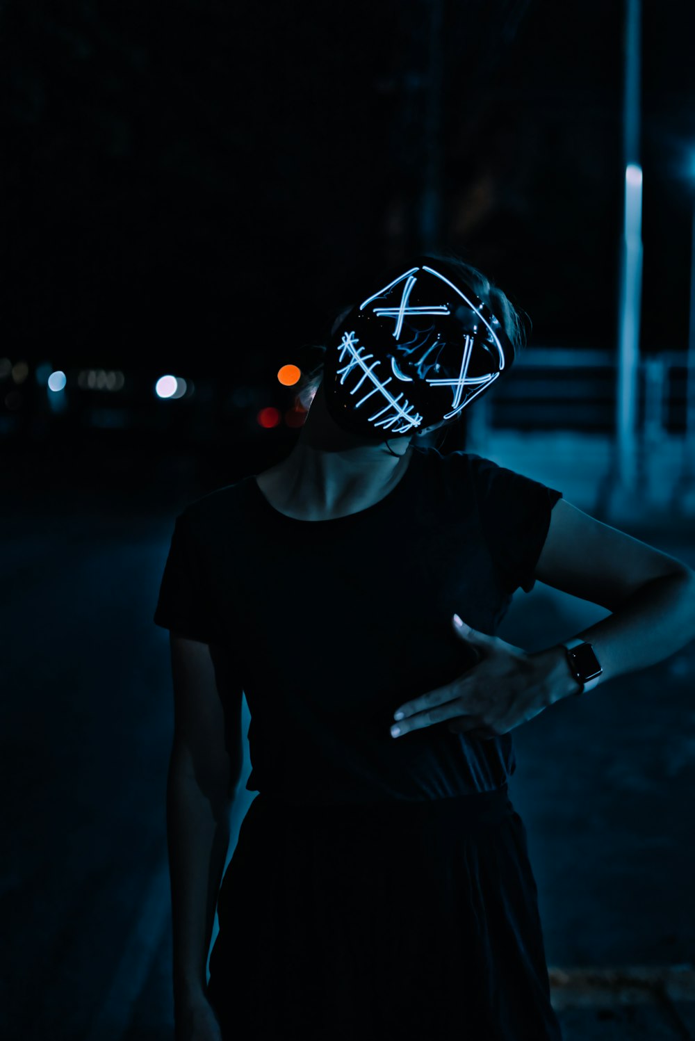 woman wearing black shirt and mask