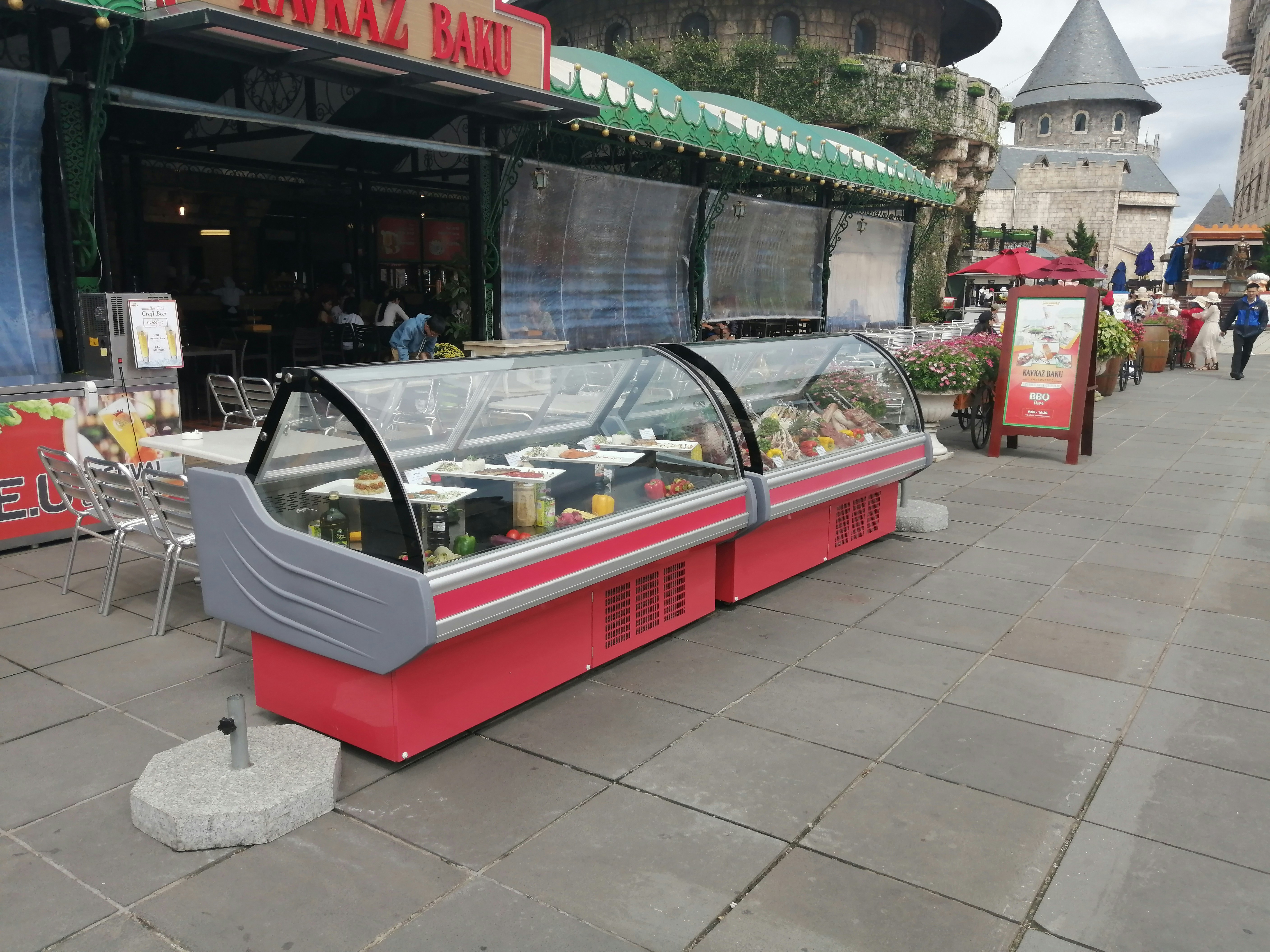 The Ultimate Guide to Choosing the Best Display Fridge for Supermarkets and Cafés