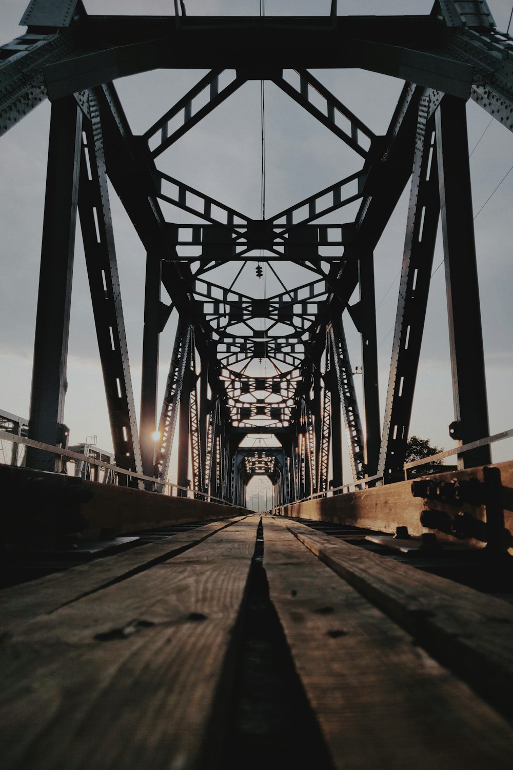 gray concrete bridge