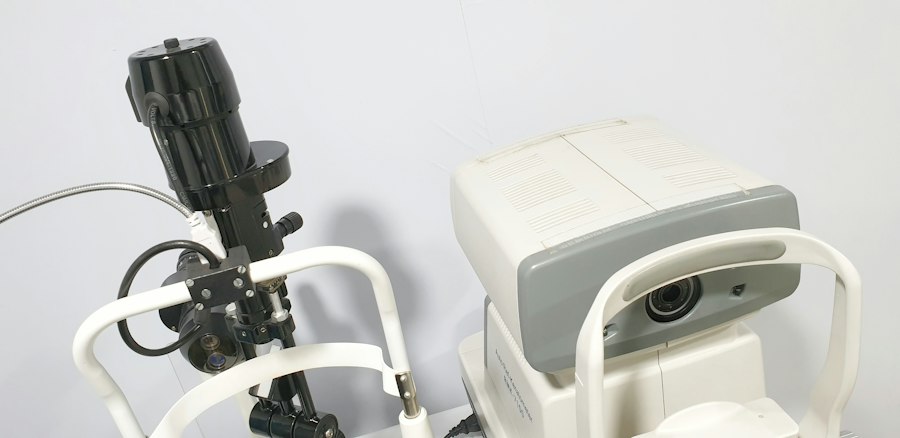 Retinal imaging for medical eye care evaluation