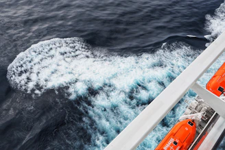 Diagram illustrating the air recovery process beneath a ship hull with arrows showing airflow.