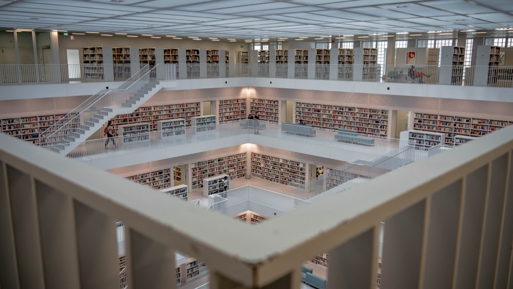 all'interno dell'edificio in calcestruzzo