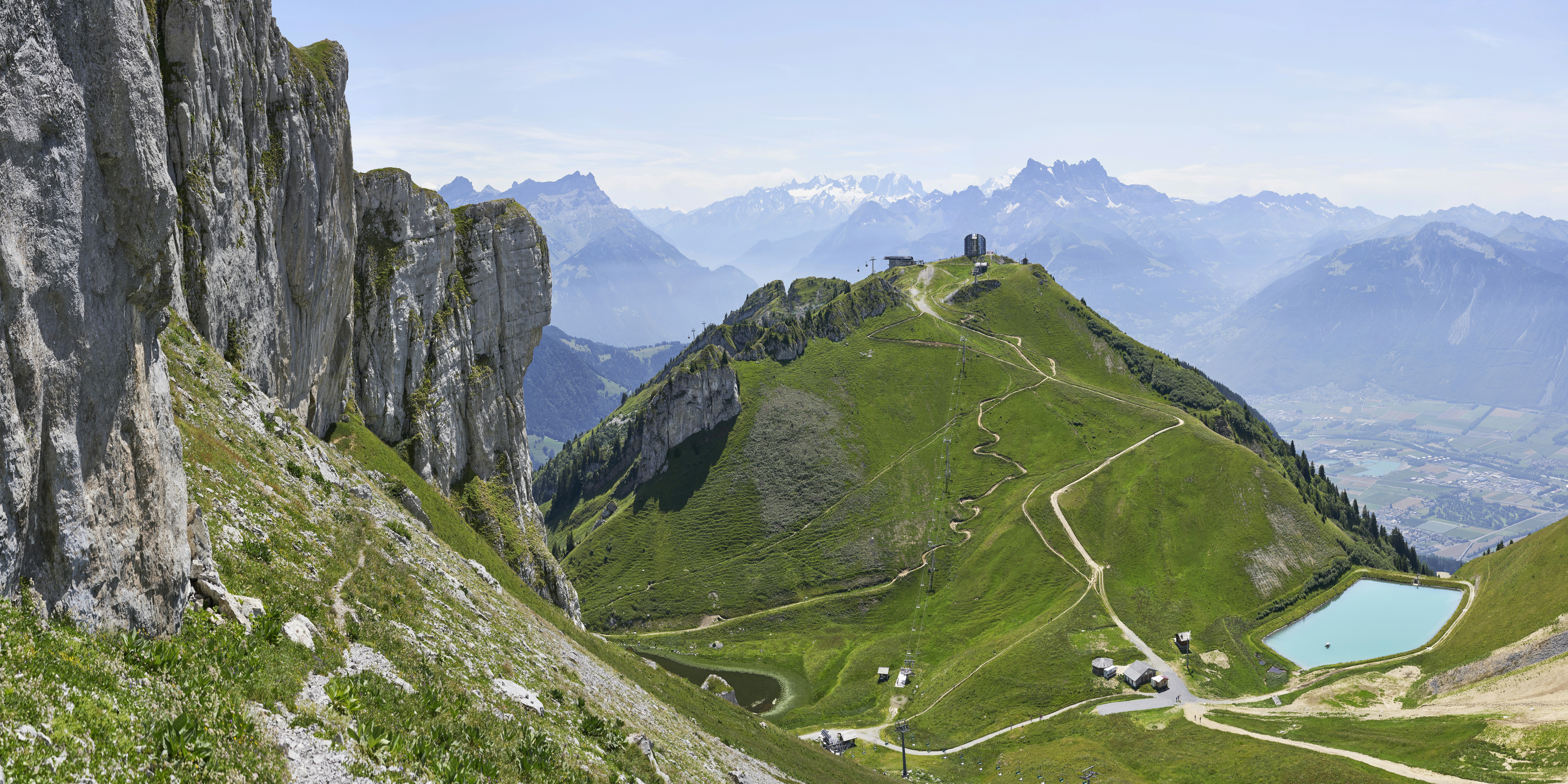 Photo by xavier_von_erlach