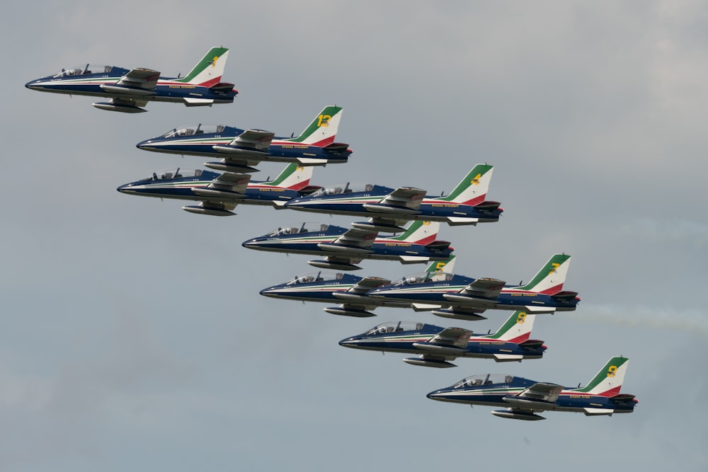 airplanes in mid air during day