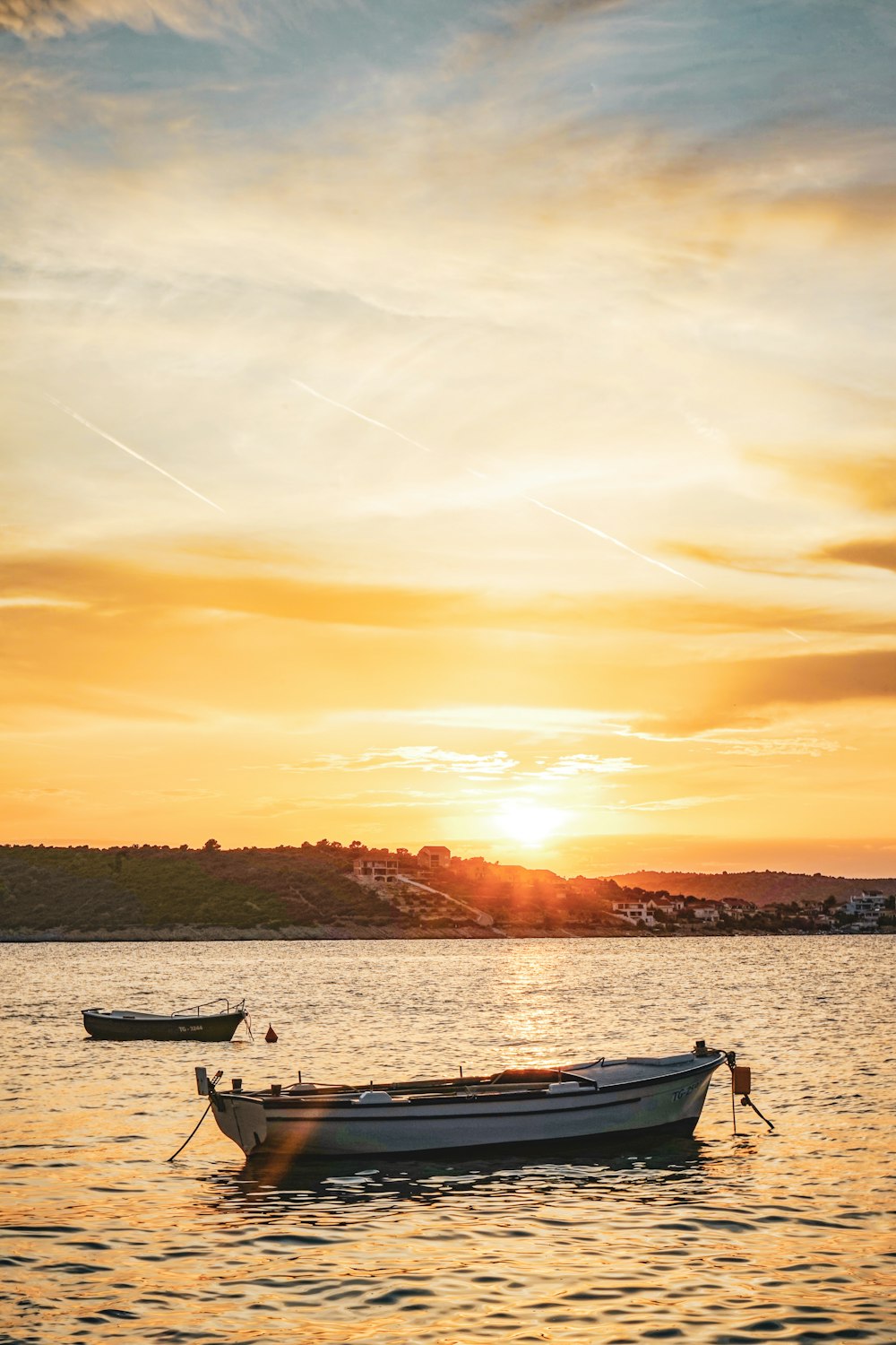 Dos barcos en el agua