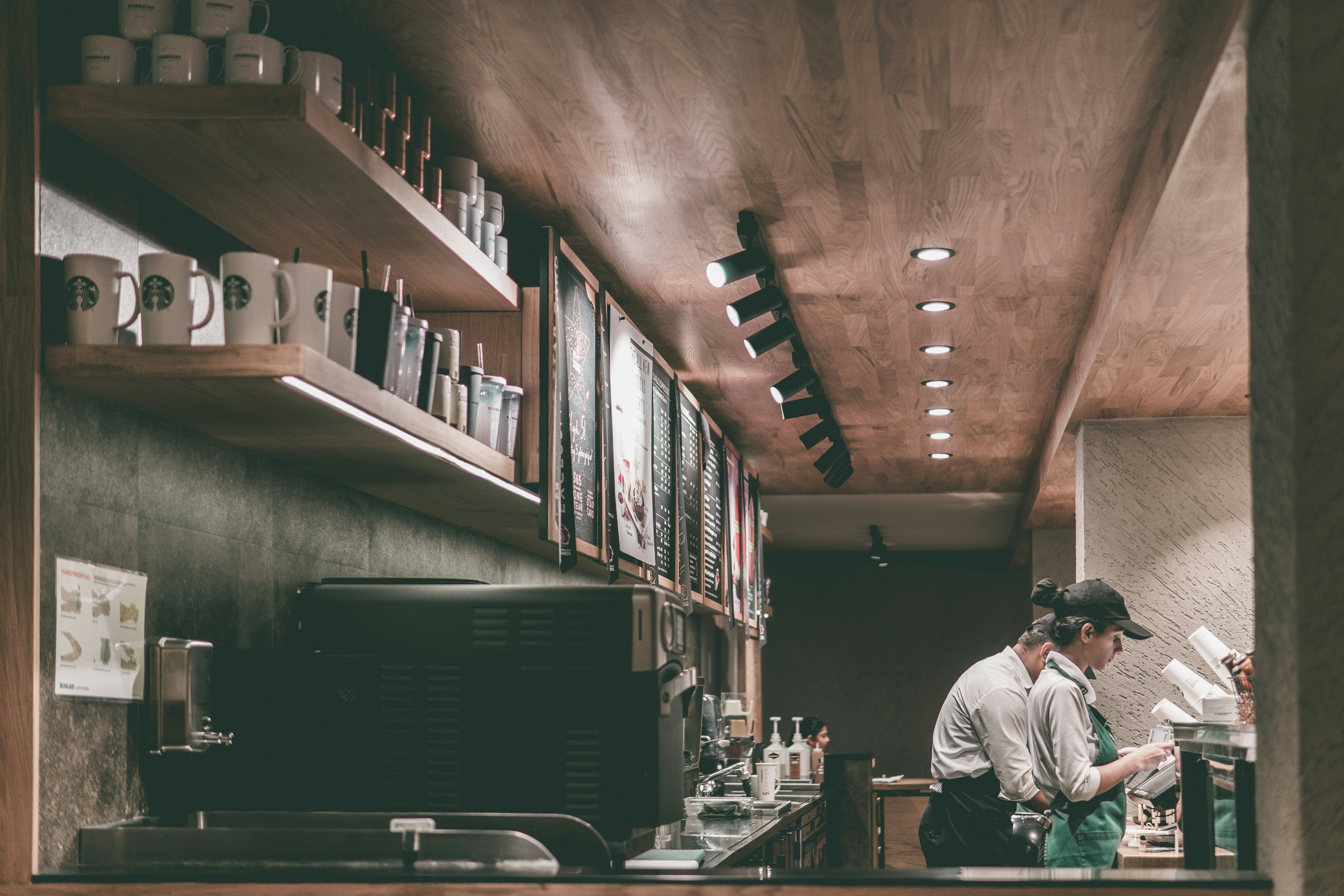 https://images.unsplash.com/photo-1565461133566-e35e9e120d5f?ixid=M3w2MjYzNjJ8MHwxfHNlYXJjaHwxfHxyZXN0YXVyYW50JTIwZnJhbmNoaXNlfGVufDB8MHx8fDE3ODExOTgwODl8MA&ixlib=rb-4.1.0