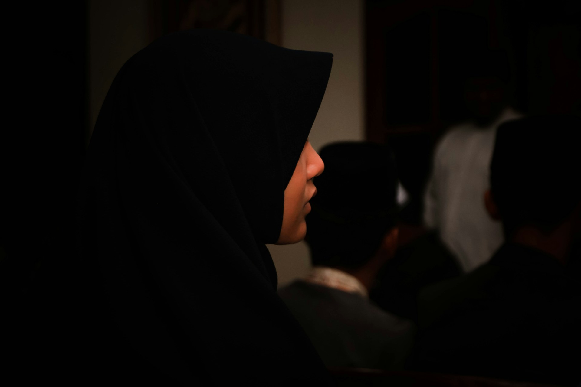 gray computer monitor