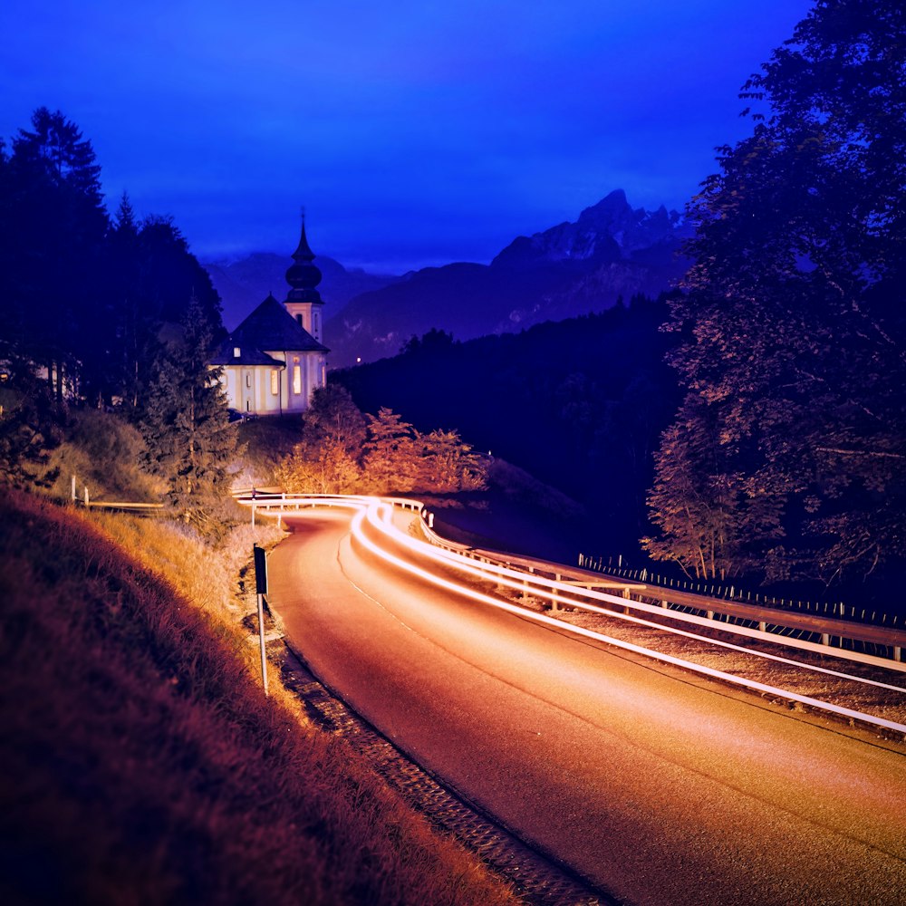 Carretera de hormigón gris