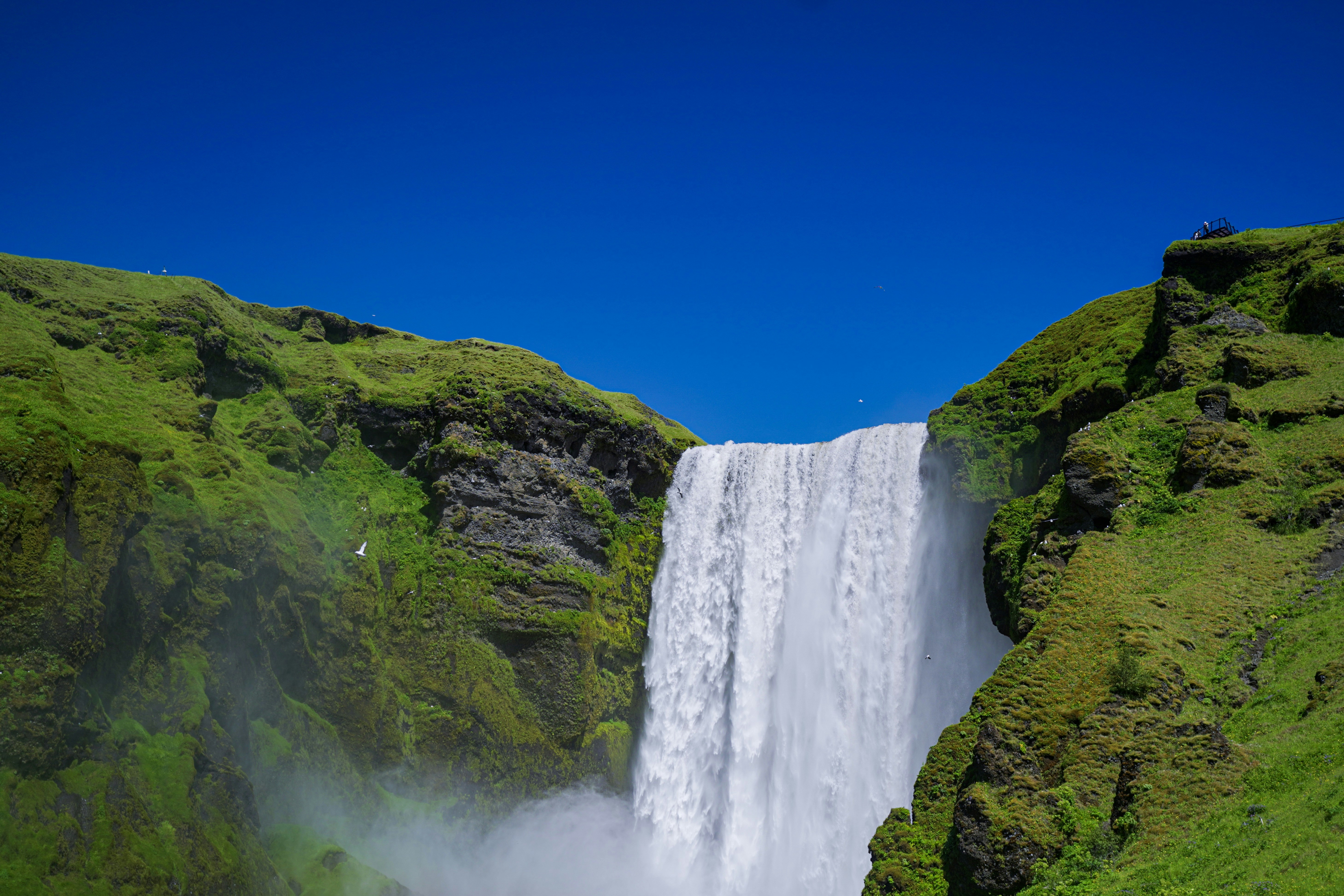 white waterfalls close-up photography