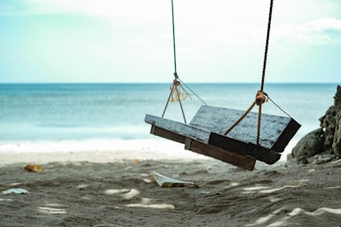 rule of thirds for photo composition,how to photograph brown wooden swing seat