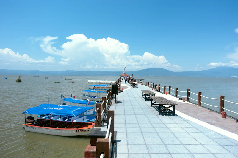 Lago de Chapala — barca en el muelle