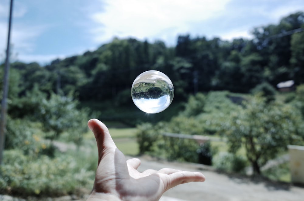 sfera di vetro trasparente