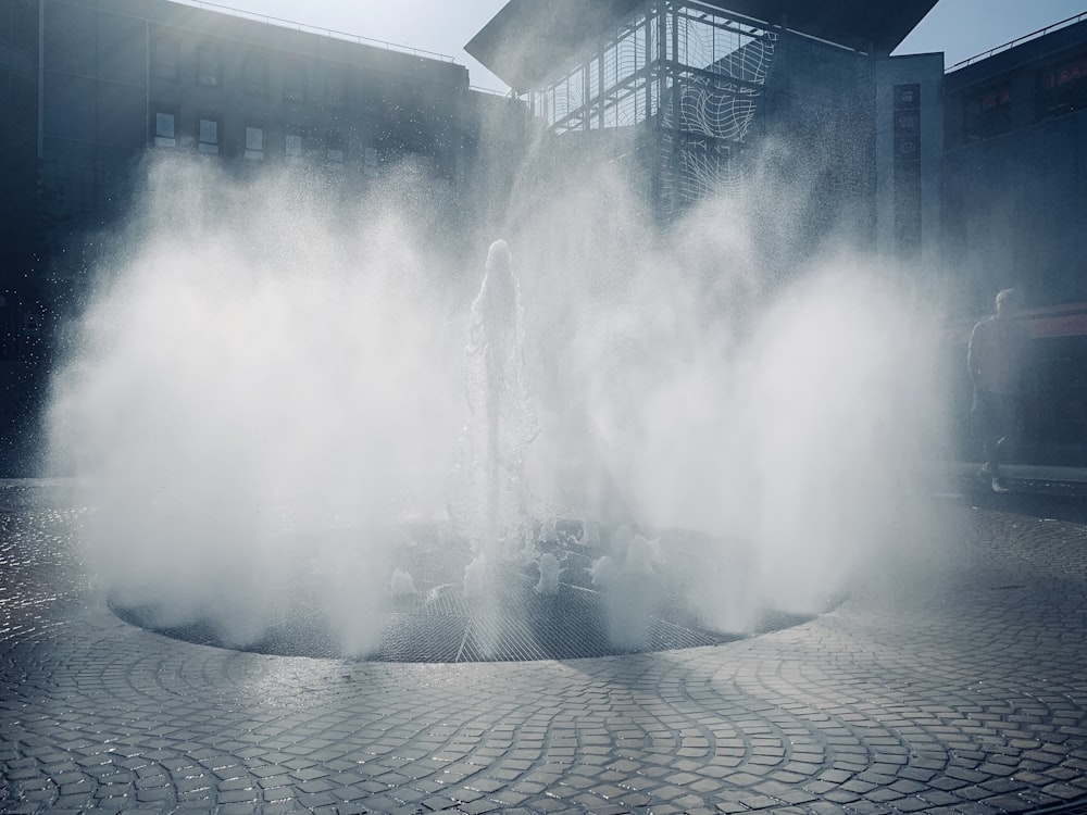 Fotografía de la fuente durante el día