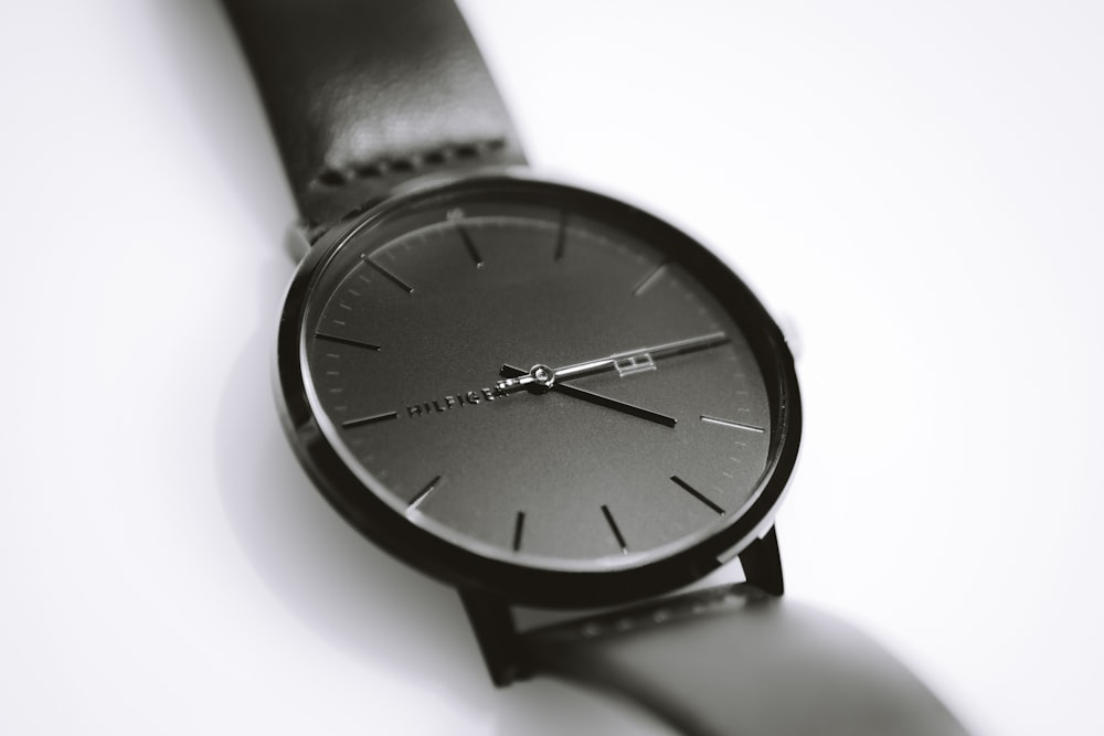 round black analog watch