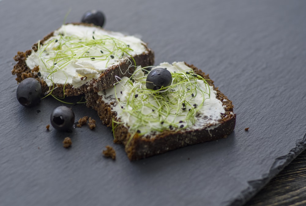 blackberry fruit and baked breads