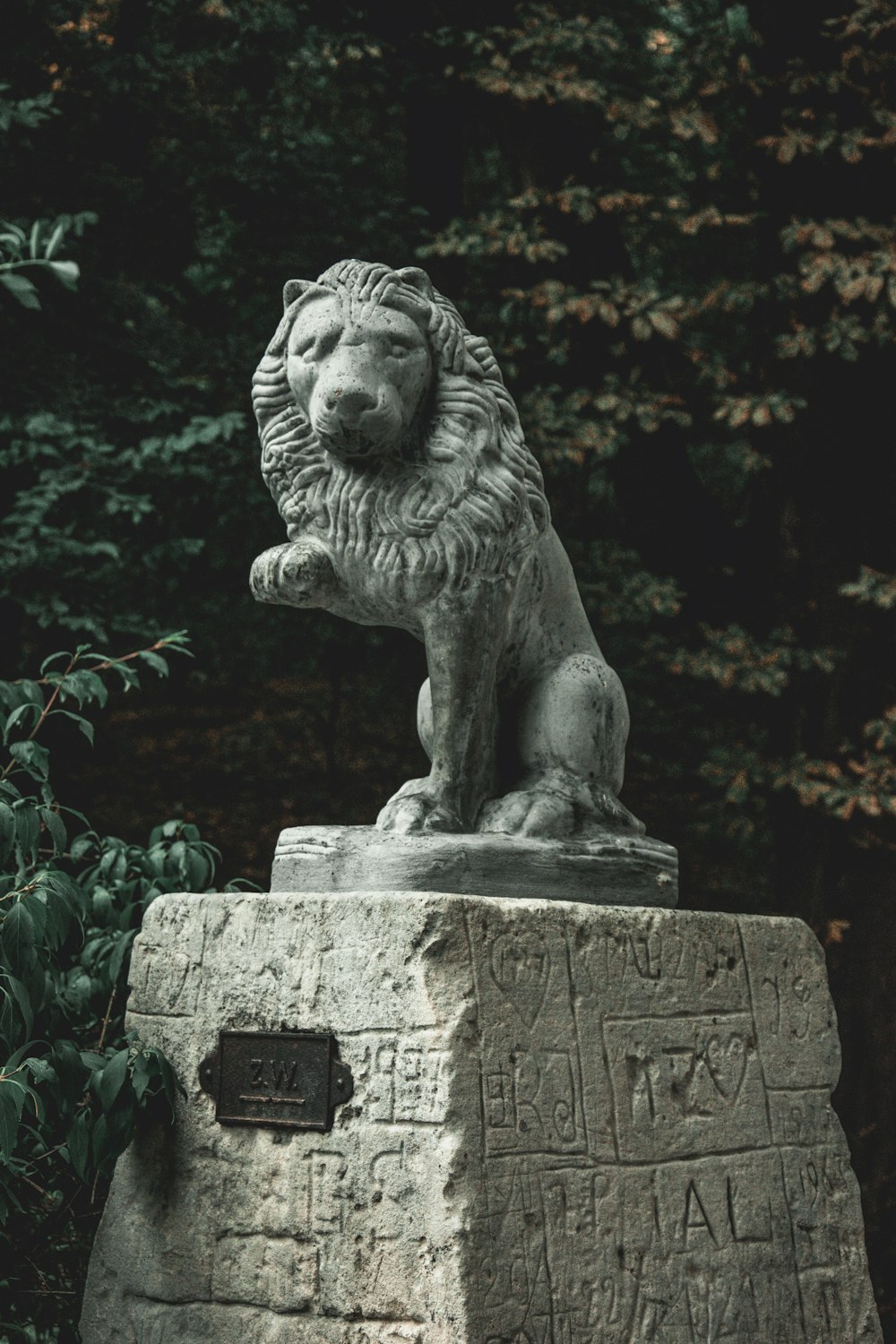 lion statue