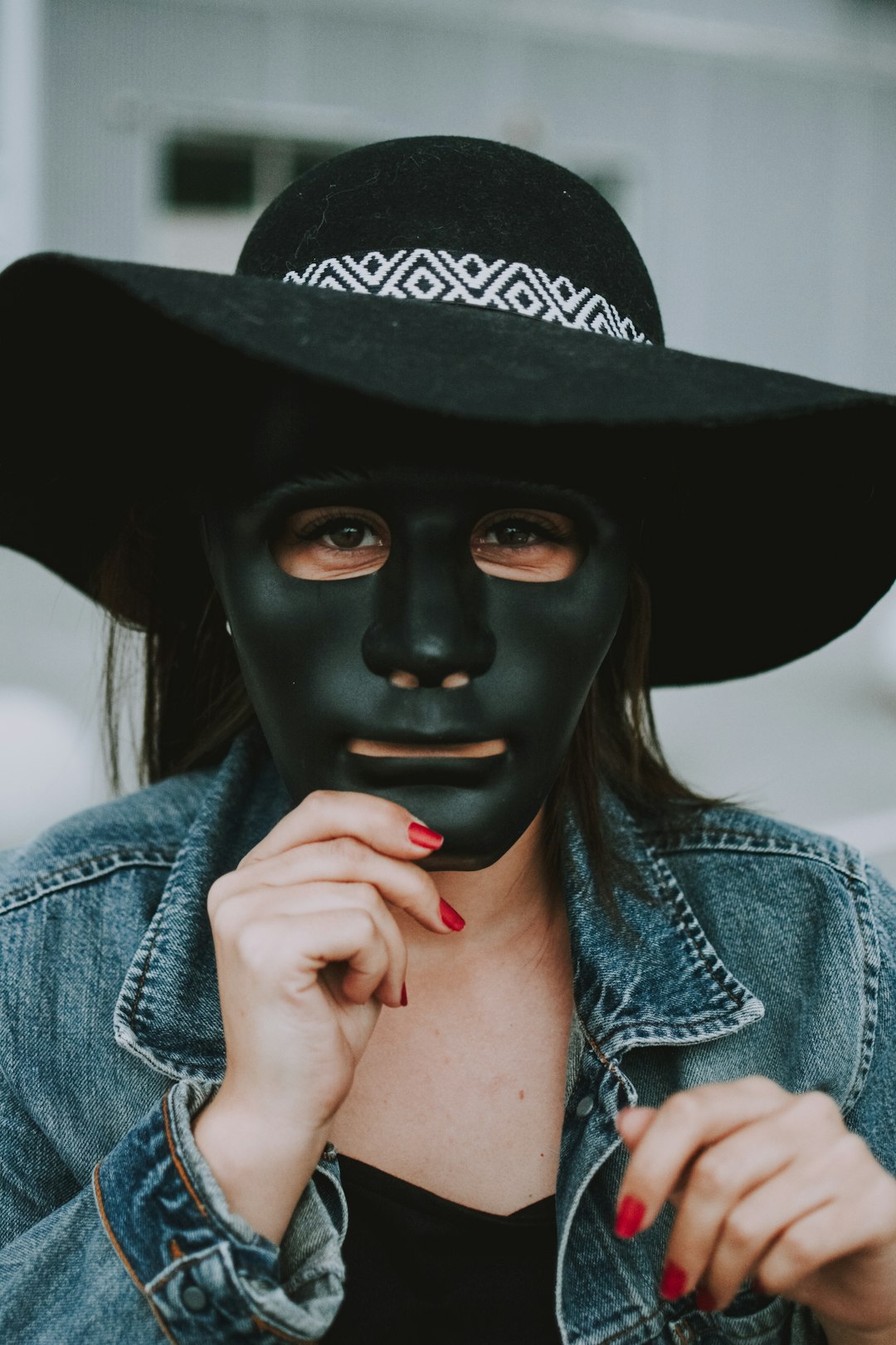 woman wearing mask