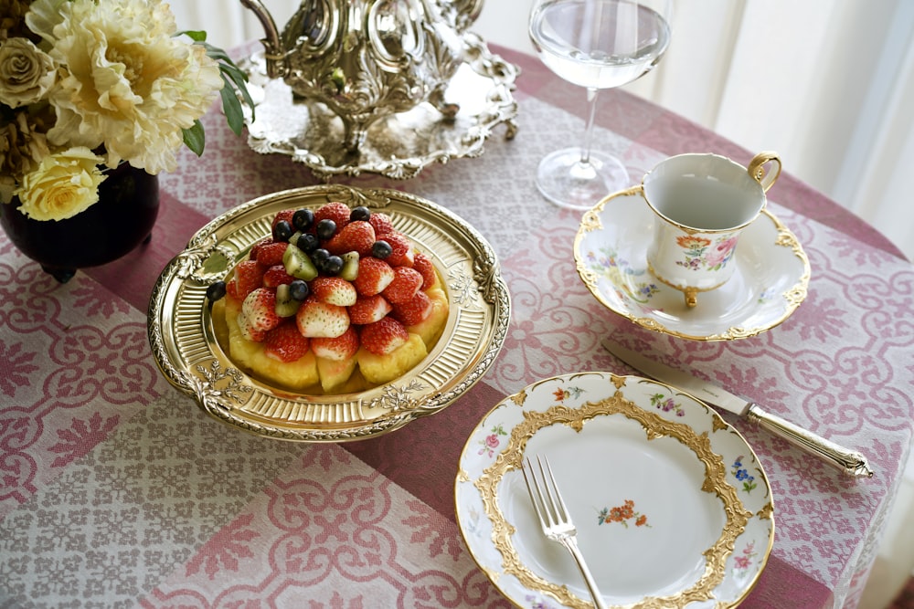 dessert food in tray