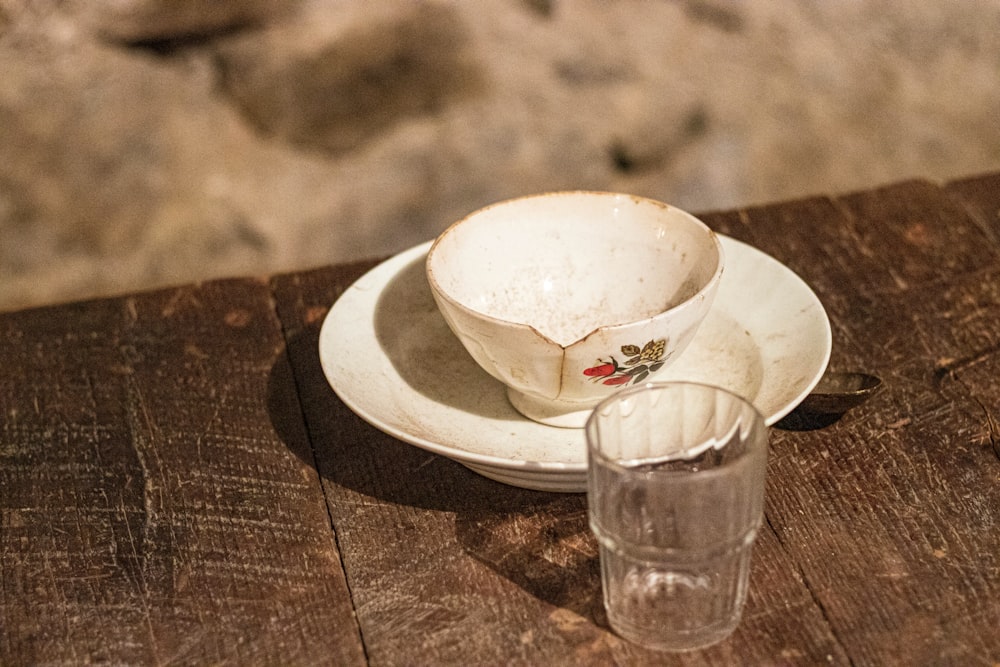 tasse à thé sur soucoupe