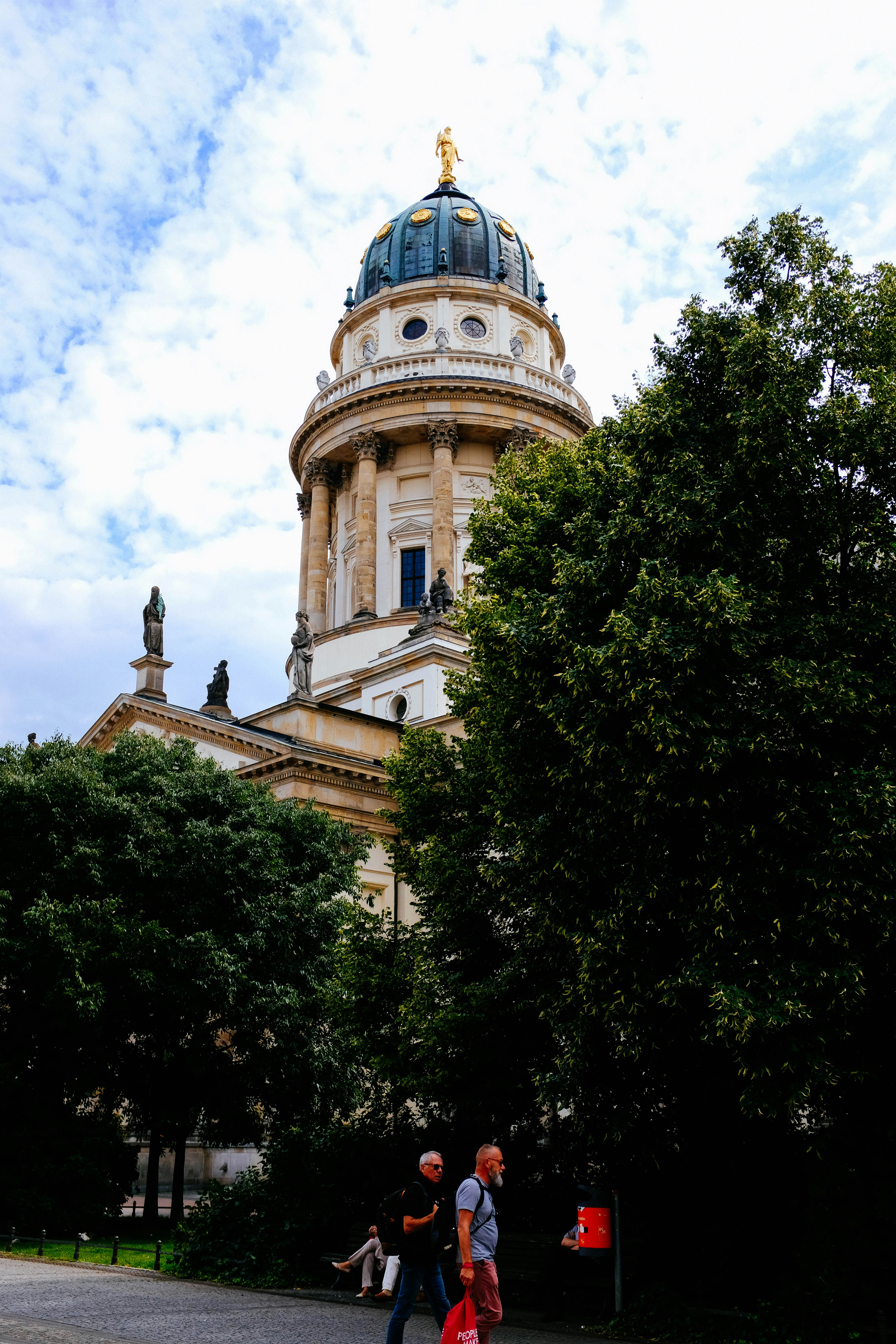 Photo by adrienolichon