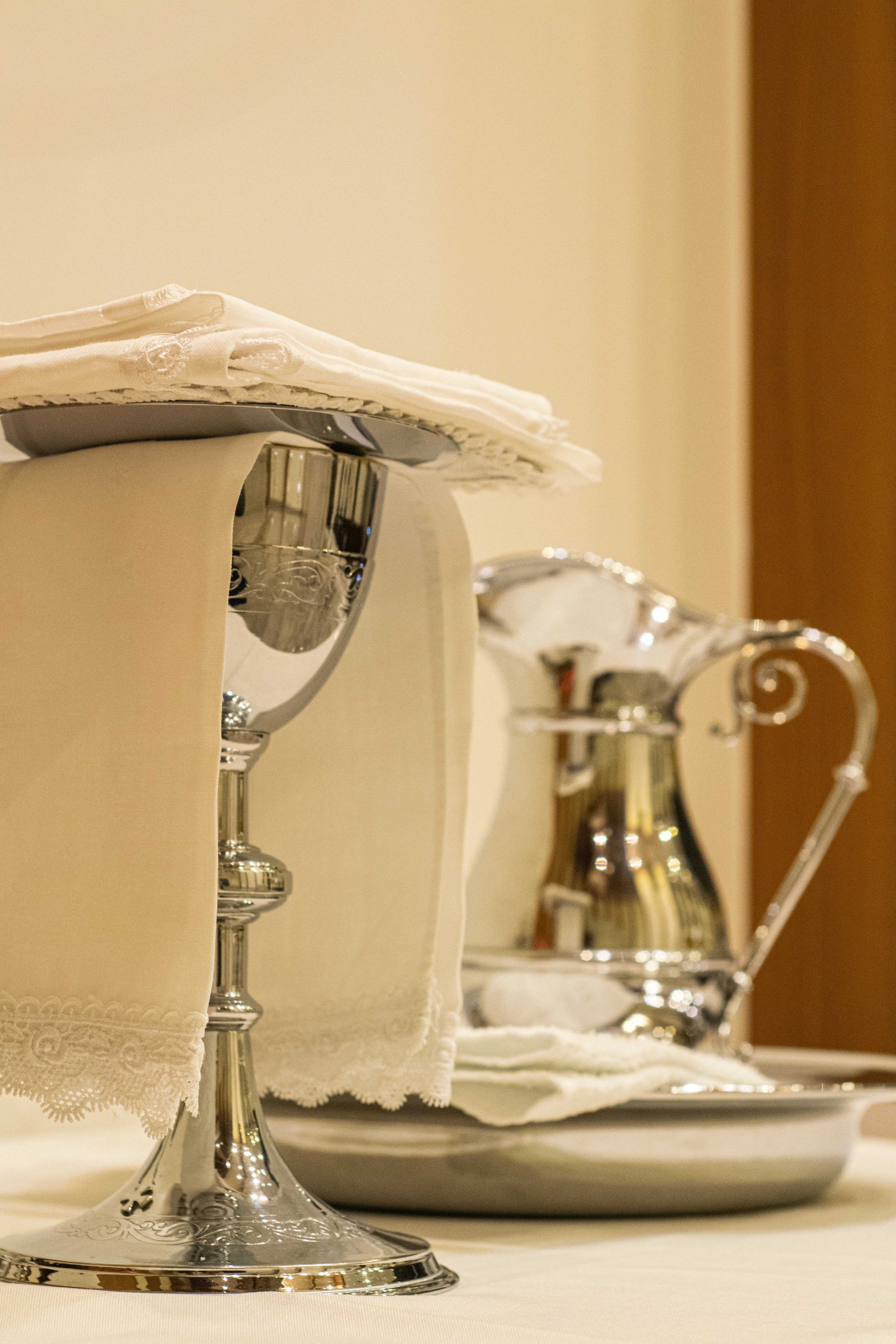 gray stainless steel footed cup covered with table napkin