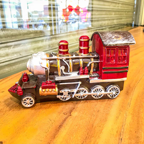 A detailed 3D puzzle of a vintage steam locomotive in green and gold tones.