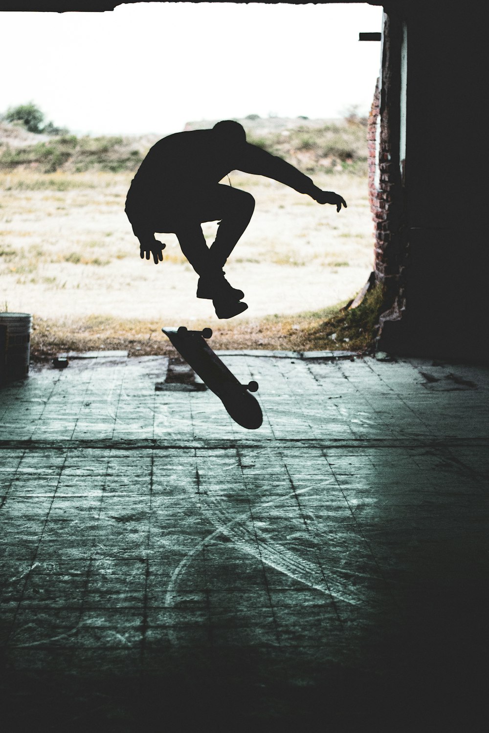 person doing skateboard stunts